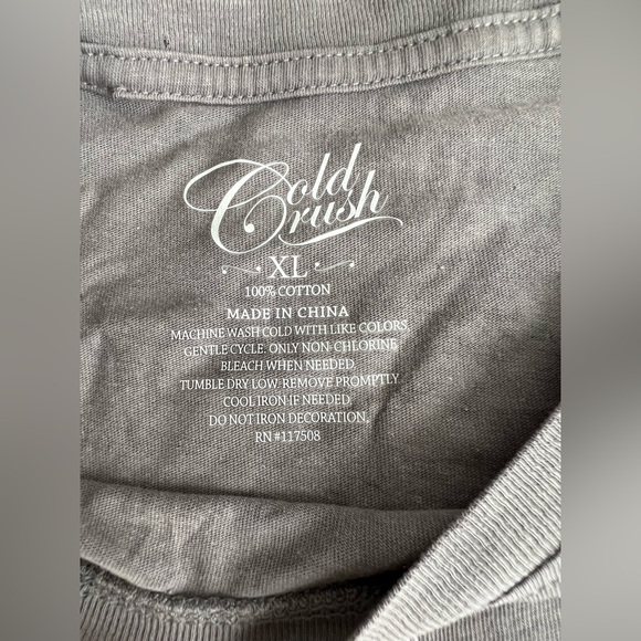 NWT Size XL COLD CRUSH CROP tee with monarch butterfly. - Picture 3 of 4